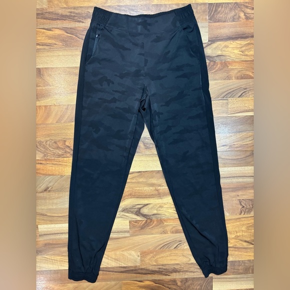 Athleta Brooklyn Camo Jogger Pants Women's Size 6 Tall Black Camouflage Stretch - Picture 1 of 7